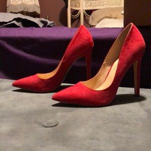 Red pumps
